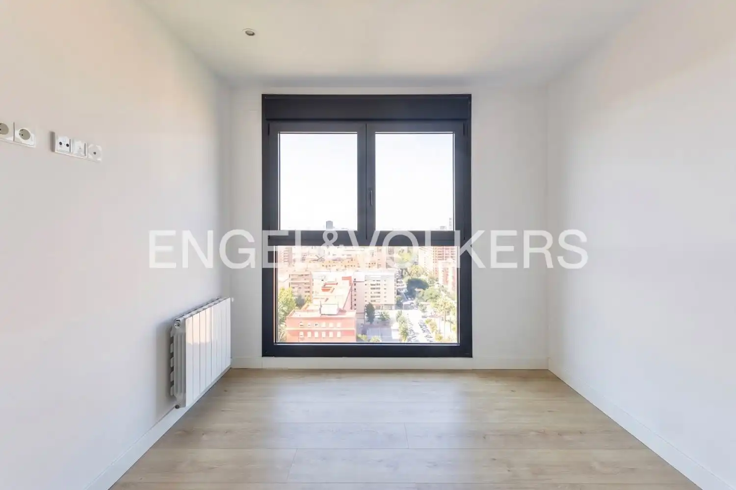 Bedroom of Flat for rent in Valencia  with Air Conditioner, Heating and Terrace