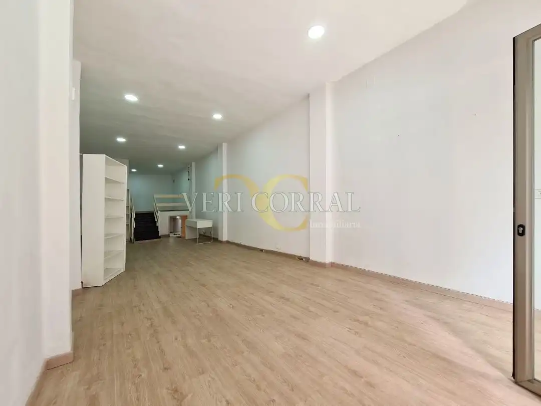 Business premises for sale in Calle Adaro, imagen 6