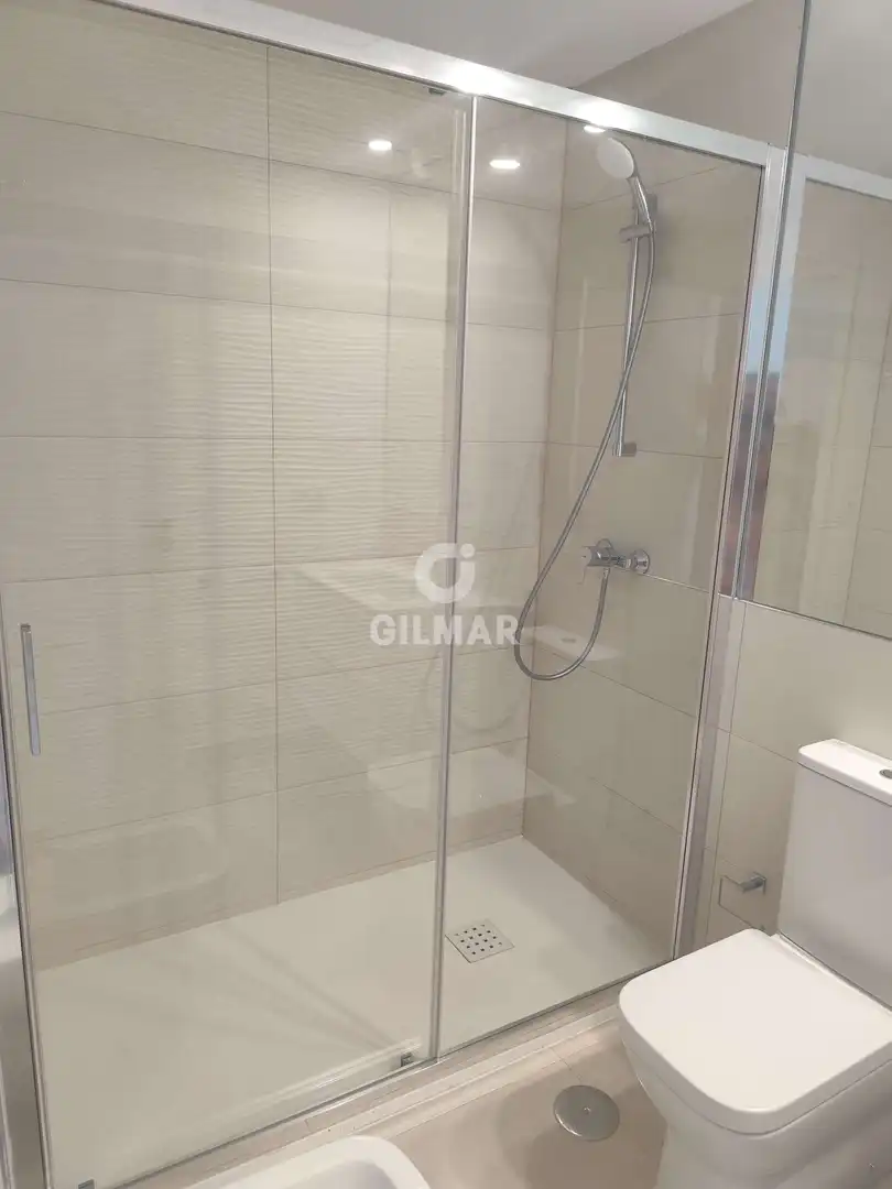 Baño de Piso de alquiler en Tomares con Calefacción, Jardín privado y Trastero
