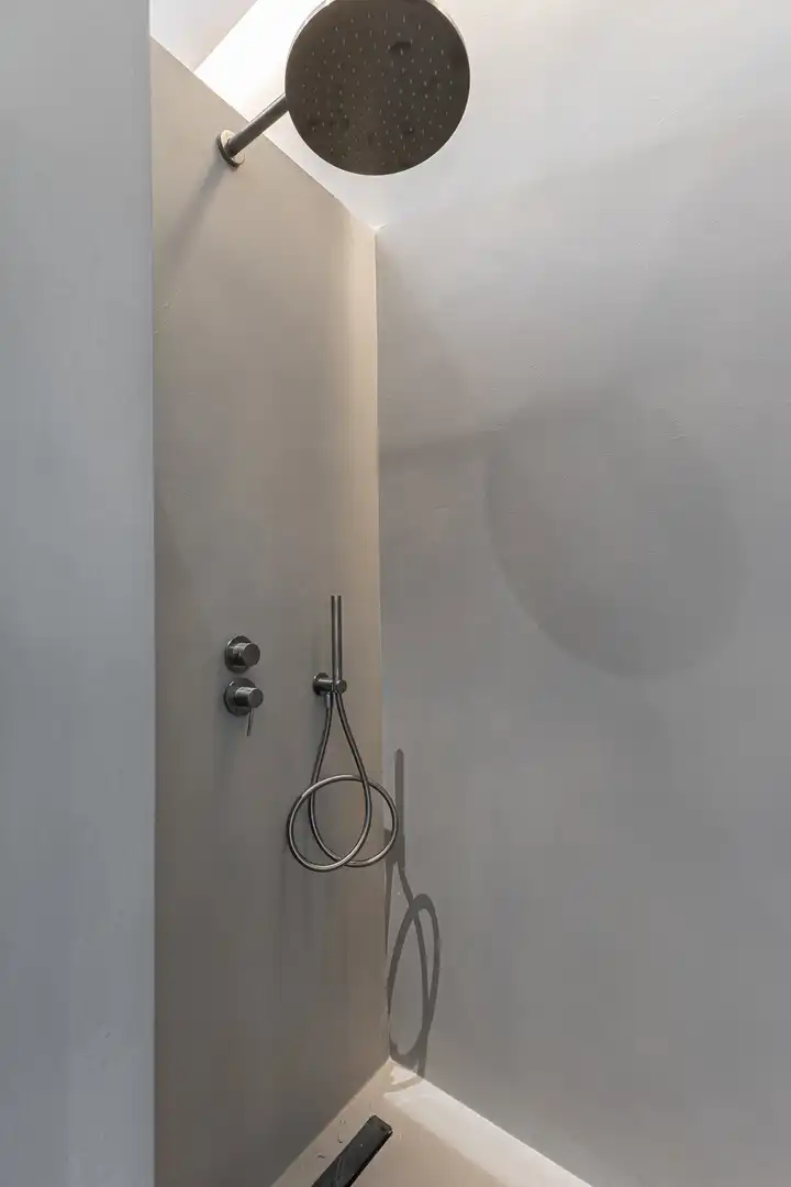 Badezimmer von Wohnung zum Verkauf in Barcelona mit Klimaanlage, Heizung und Balkon