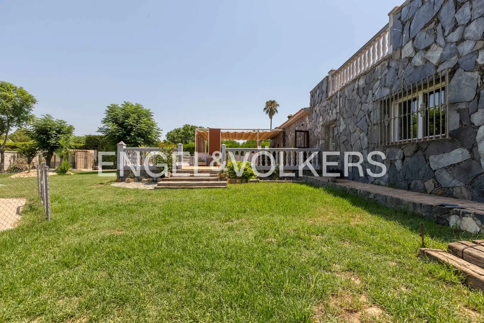 Vista exterior de Casa o chalet en venta en Carmona con Aire acondicionado, Calefacción y Jardín privado