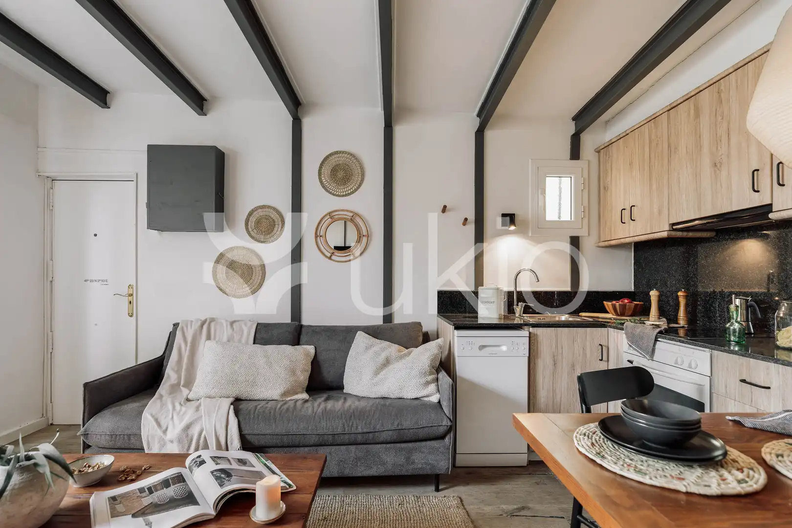 Living room of Attic for rent in Barcelona  with Air Conditioner, Heating and Parquet flooring