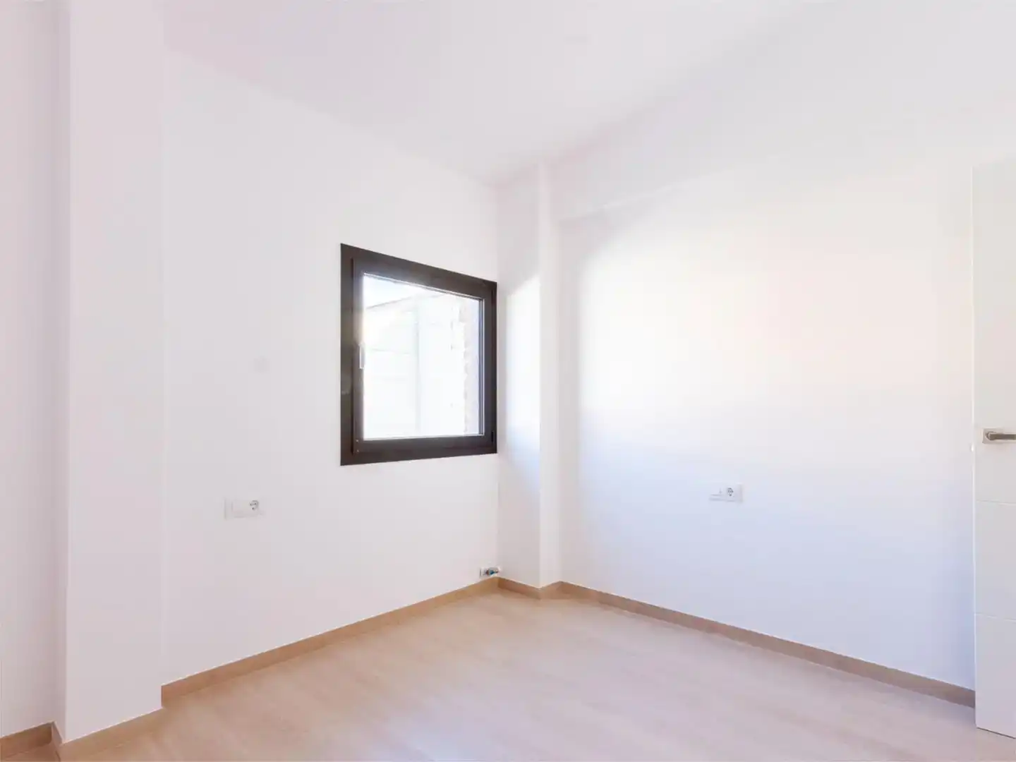 Habitación de Casa adosada en venta en Terrassa