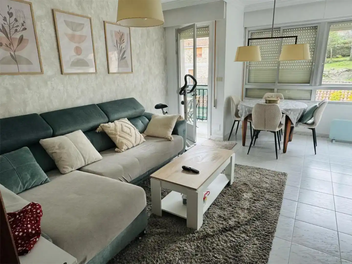 Sala d'estar de Pis de lloguer en Porto do Son amb Parquet, Moblat i Balcó