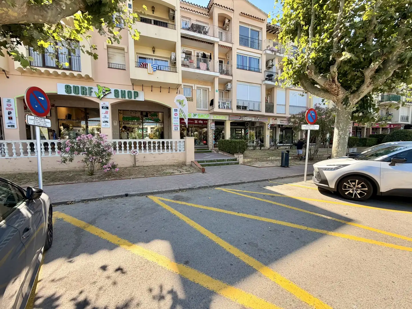 Parking of Commercial properties for rent in Empuriabrava