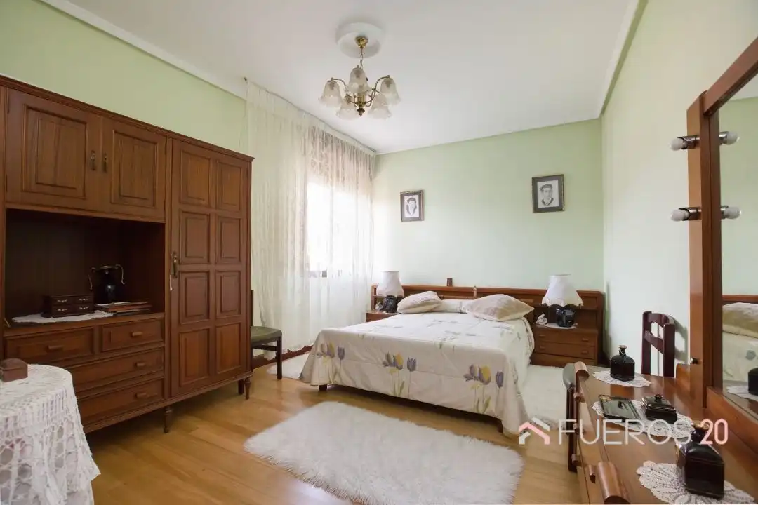 Schlafzimmer von Wohnung zum Verkauf in Barakaldo  mit Terrasse, Abstellraum und Möbliert