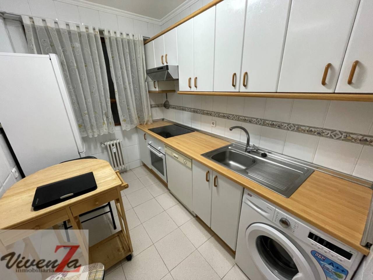 Cuina de Pis de lloguer en Zamora Capital  amb Calefacció, Parquet i Moblat