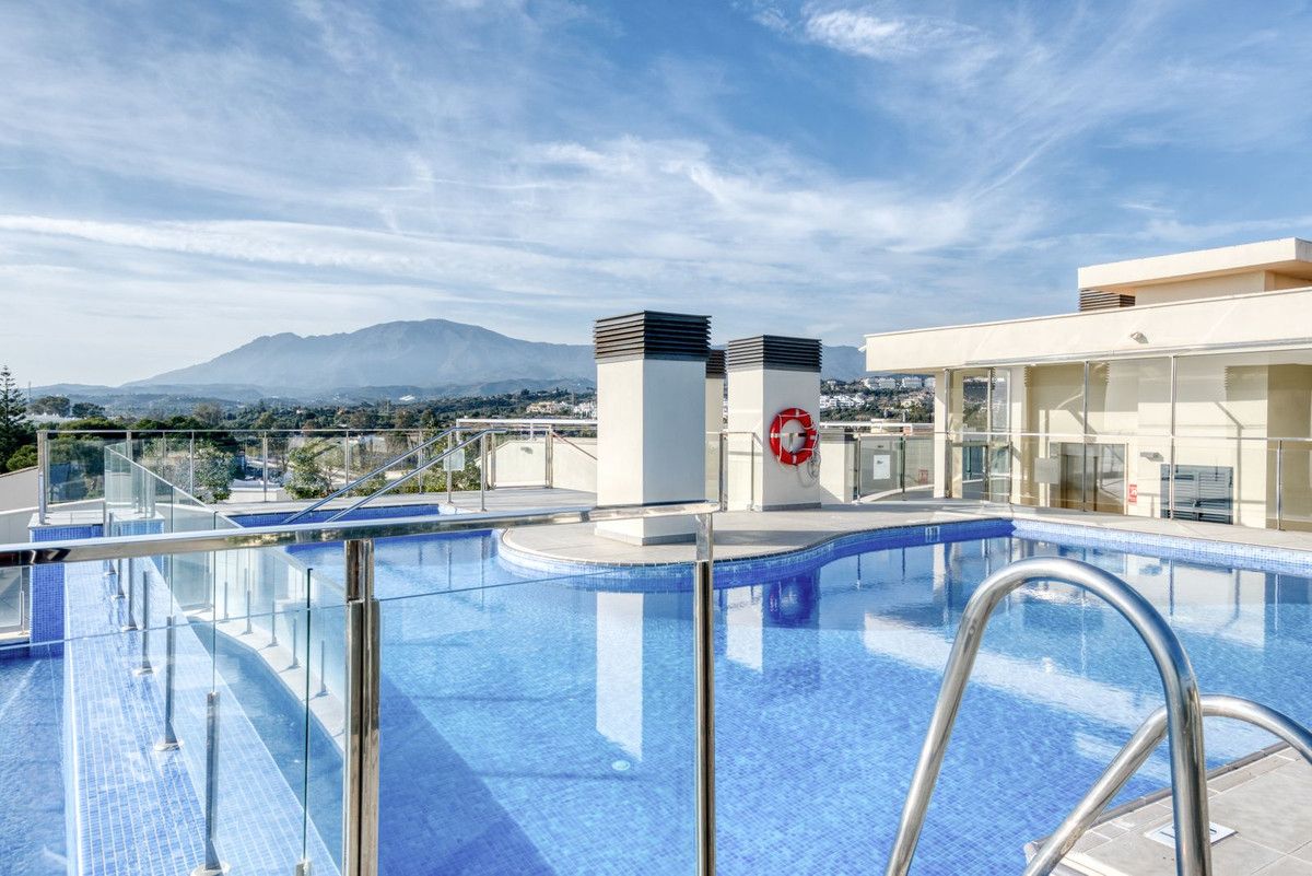 Swimming pool of Apartment to rent in Estepona  with Air Conditioner, Terrace and Community pool