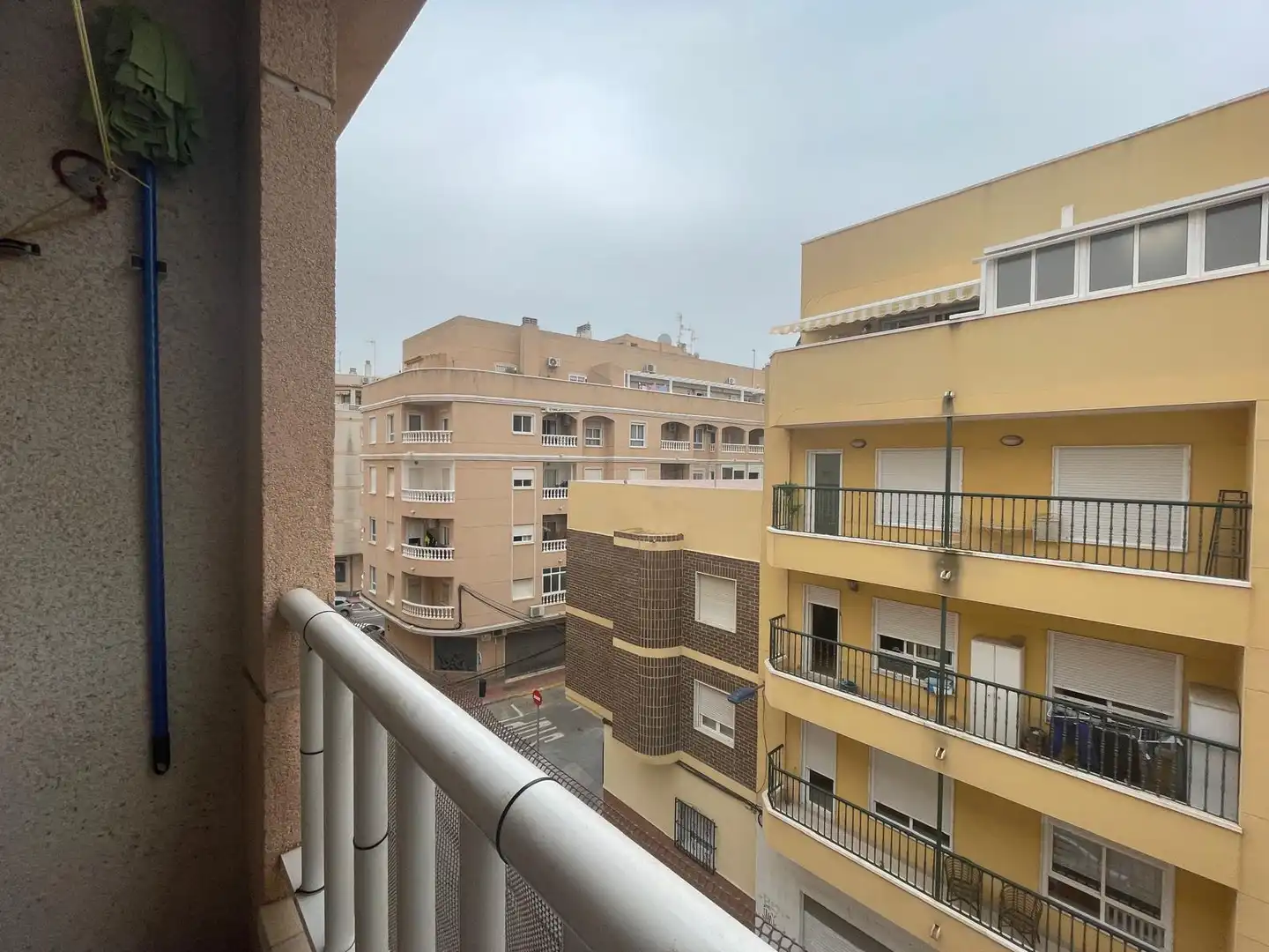 Außenansicht von Wohnung zum Verkauf in Torrevieja mit Klimaanlage, Heizung und Terrasse