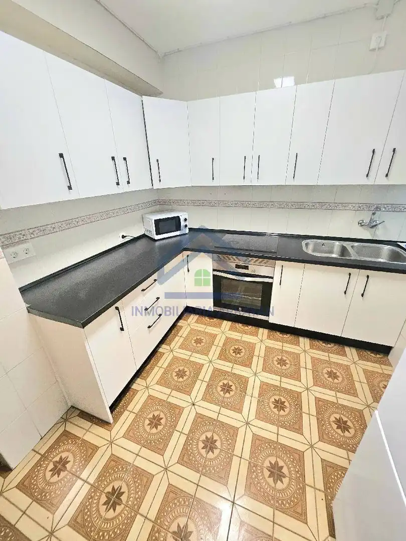 Cocina de Piso en venta en Granada con Terraza y Amueblado