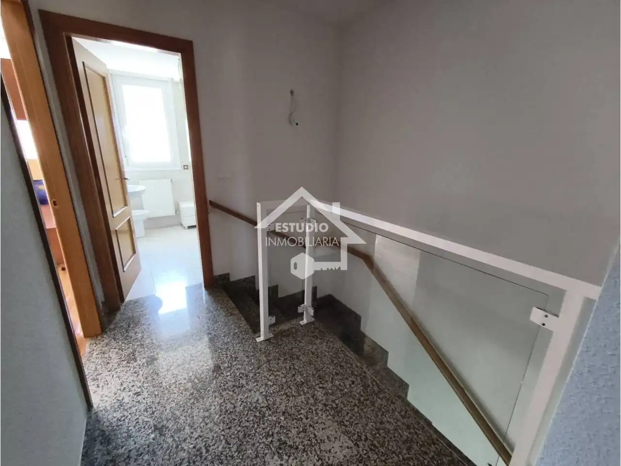 Casa adosada en venta en Mendavia con Calefacción, Jardín privado y Parquet