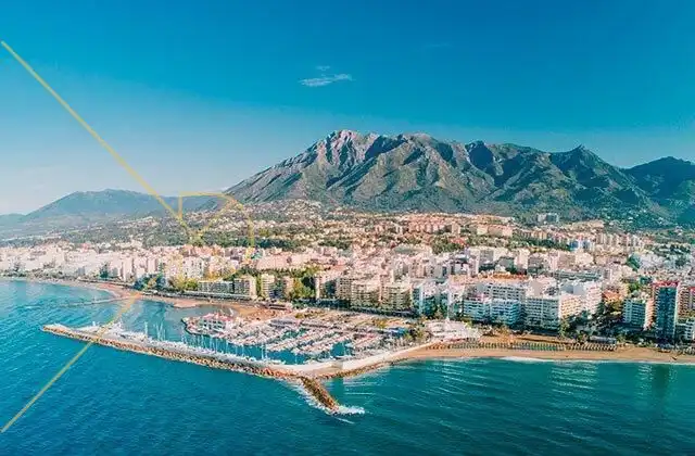 Vista exterior de Apartamento en venta en Sotogrande con Aire acondicionado, Calefacción y Jardín privado