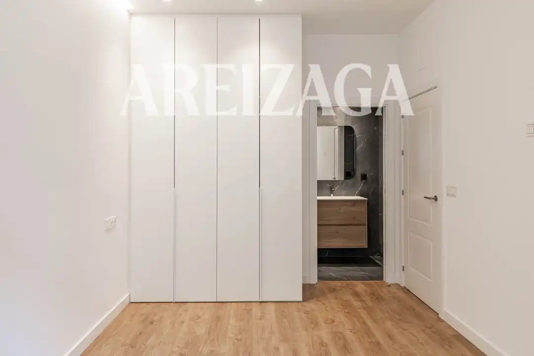 Bedroom of Flat for sale in Donostia - San Sebastián   with Heating, Terrace and Balcony
