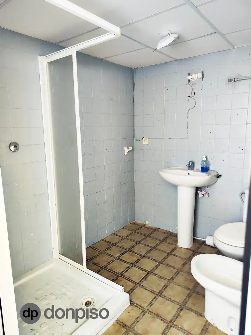 Badezimmer von Einfamilien-Reihenhaus zum Verkauf in Ayamonte mit Terrasse