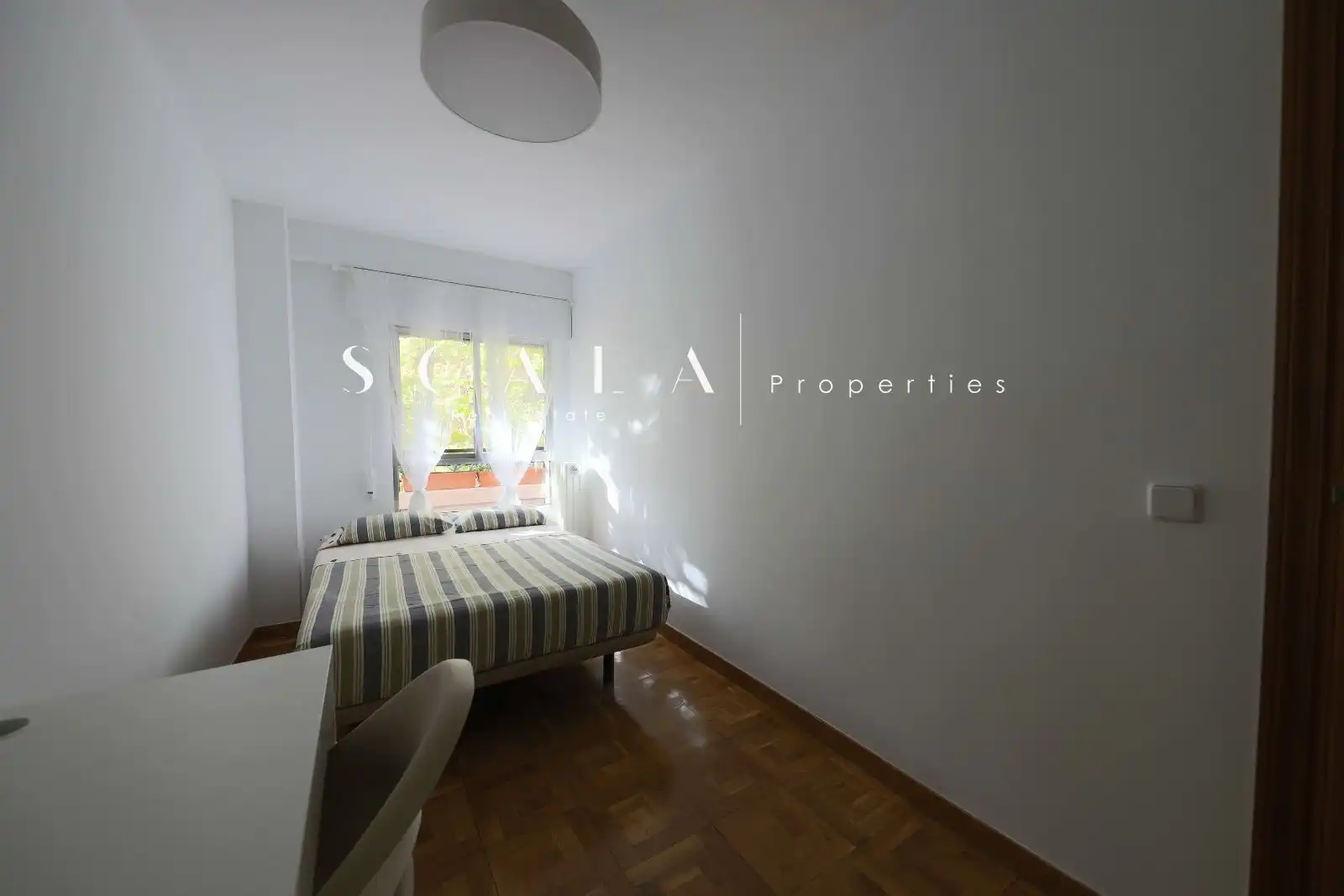 Bedroom of Flat for rent in Madrid  with Air Conditioner, Heating and Terrace