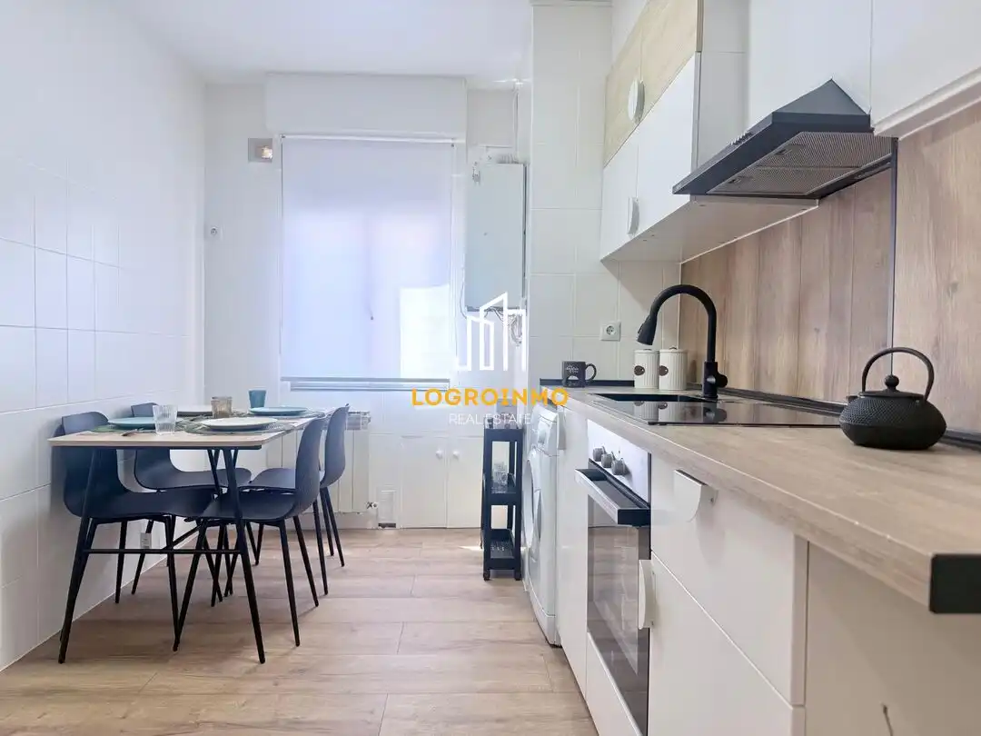 Kitchen of Flat for sale in  Logroño  with Heating, Storage room and Furnished