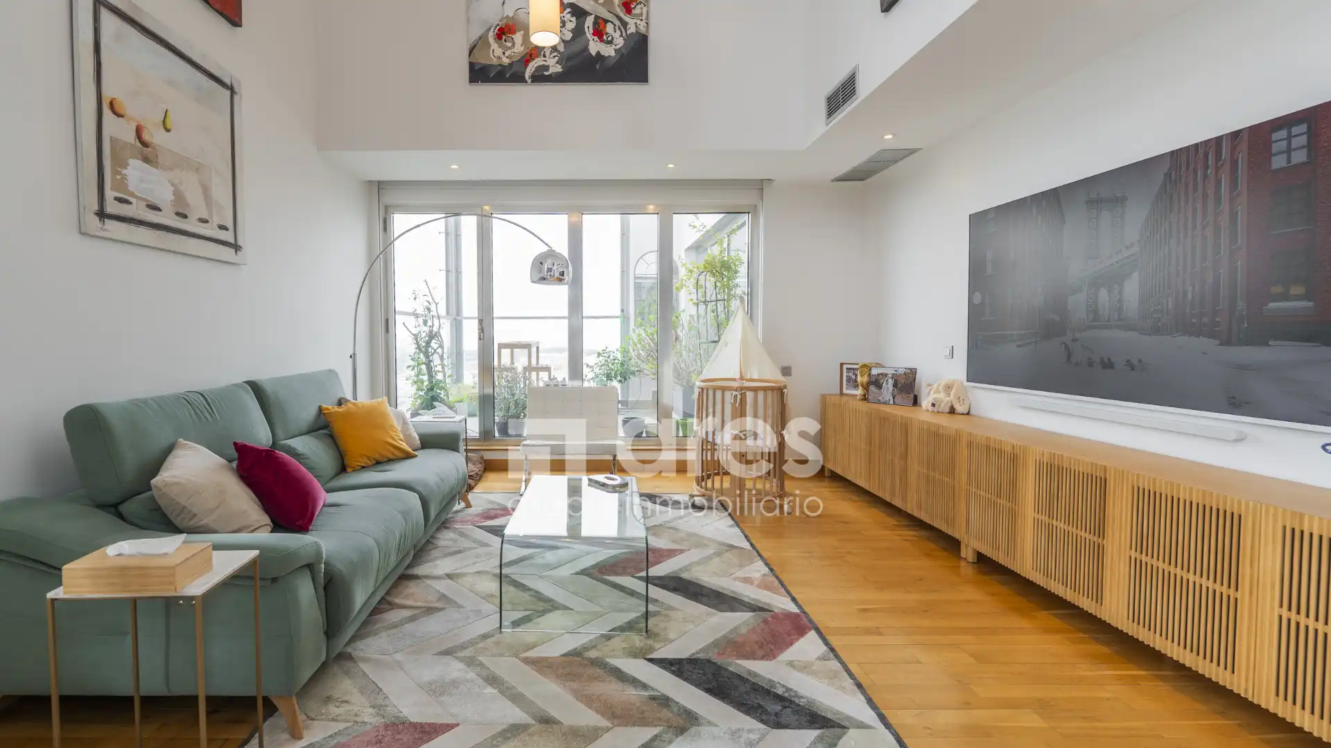 Sala d'estar de Àtic en venda en  Madrid Capital amb Aire condicionat, Calefacció i Terrassa