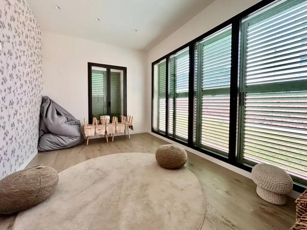 Sala de estar de Apartamento de alquiler en Dénia con Aire acondicionado, Jardín privado y Terraza