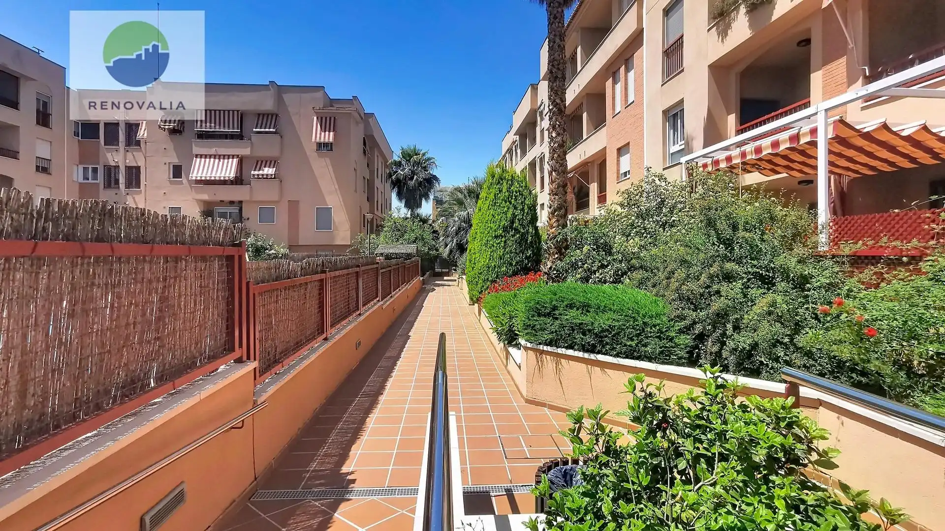 Außenansicht von Wohnung zum Verkauf in Granada mit Klimaanlage, Heizung und Terrasse