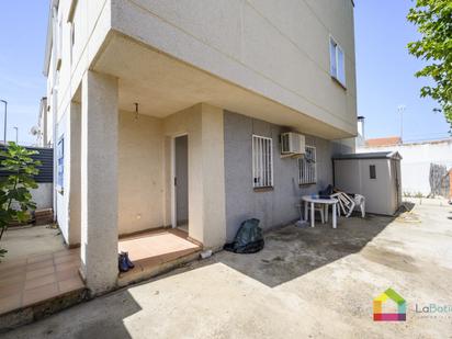 Vista exterior de Casa adosada en venda en Camarenilla amb Aire condicionat