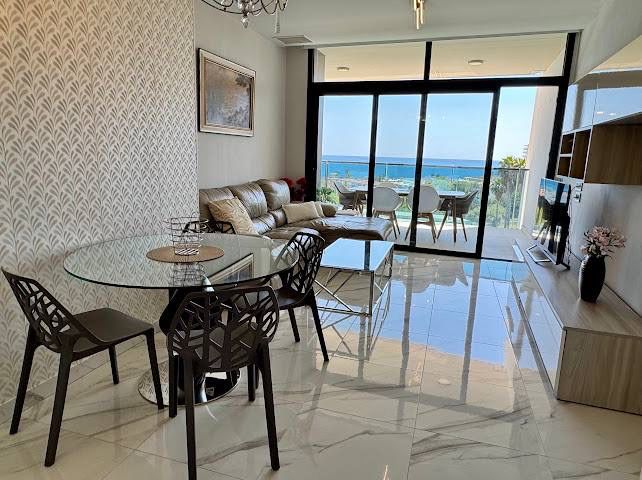 Sala d'estar de Apartament de lloguer en Benidorm amb Aire condicionat, Terrassa i Moblat