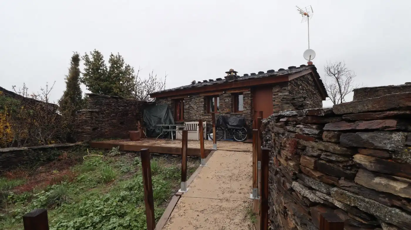 Vista exterior de Casa o xalet en venda en Majaelrayo amb Calefacció, Jardí privat i Terrassa