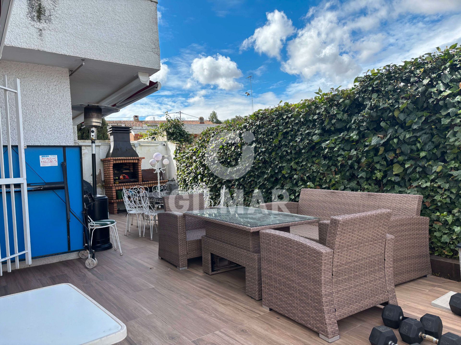 Terrassa de Casa adosada en venda en  Madrid Capital amb Jardí privat i Piscina