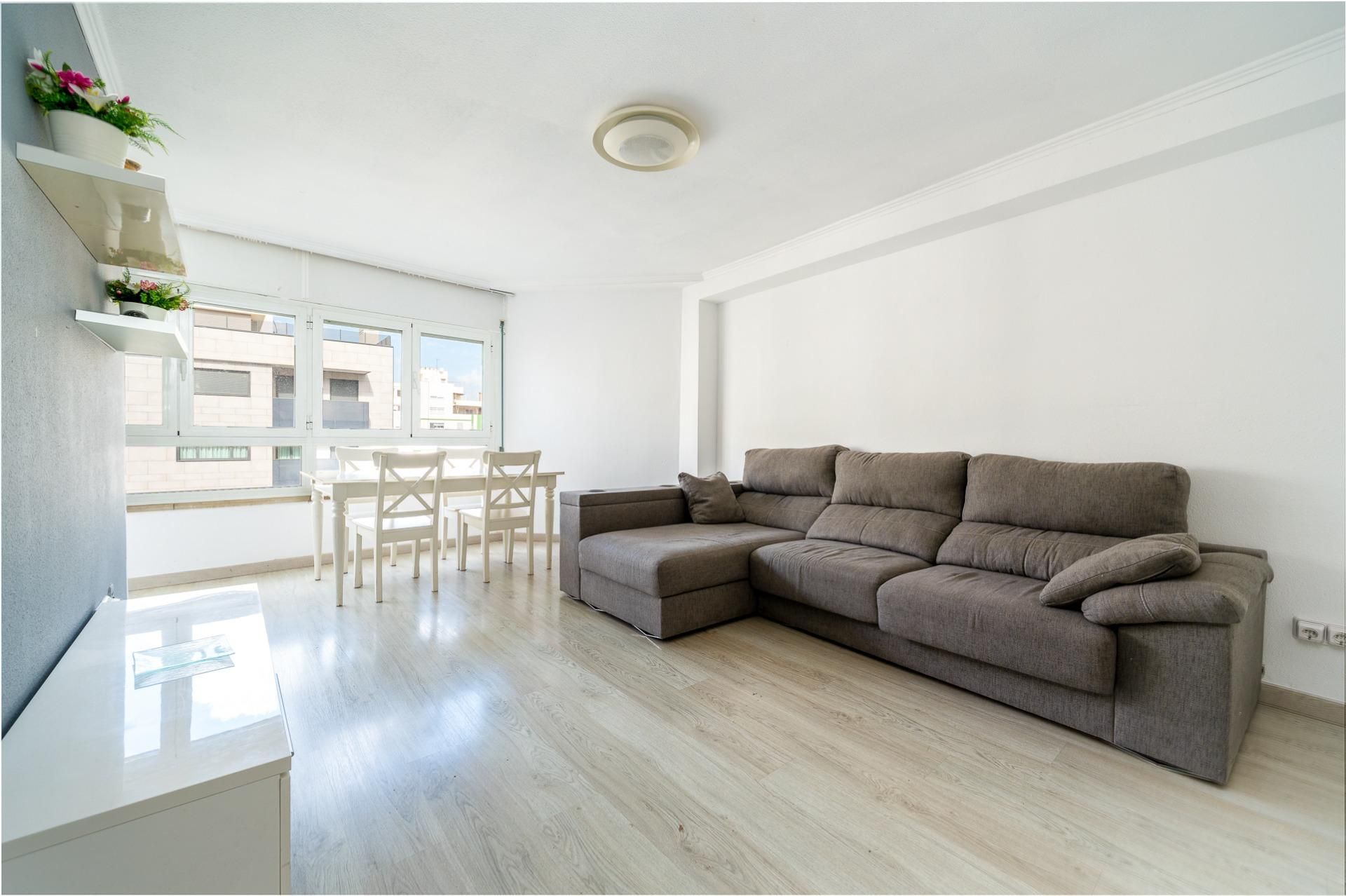 Sala de estar de Piso en venta en  Palma de Mallorca con Parquet y Balcón