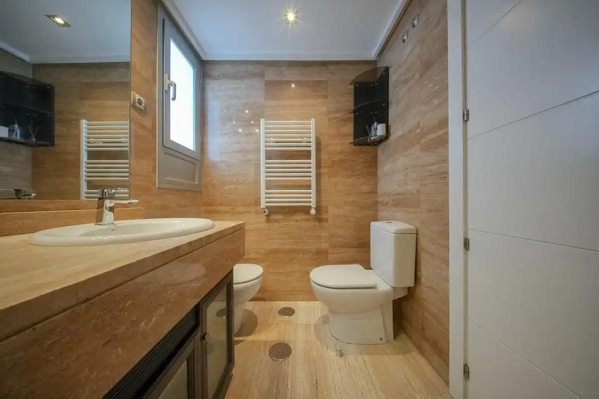 Bathroom of Attic for sale in Madrid  with Air Conditioner, Heating and Private garden