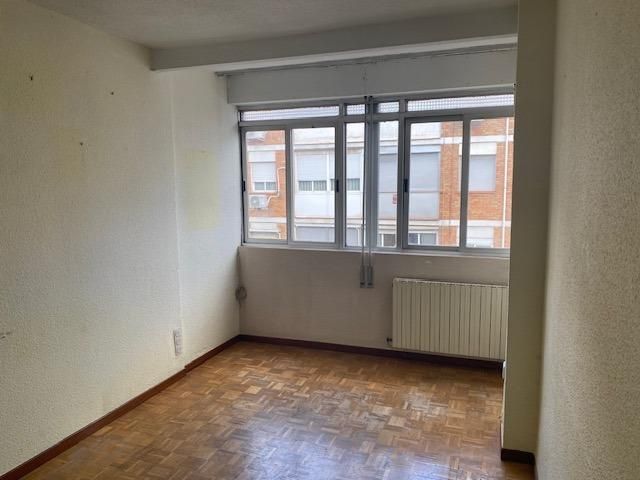 Bedroom of Flat for sale in  Madrid Capital  with Heating, Parquet flooring and Storage room