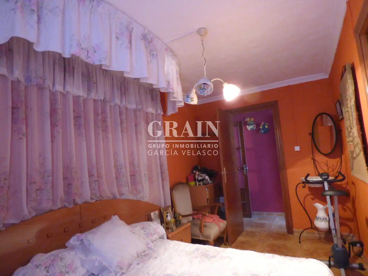 Dormitori de Casa o xalet en venda en Albacete amb Aire condicionat, Jardí privat i Traster