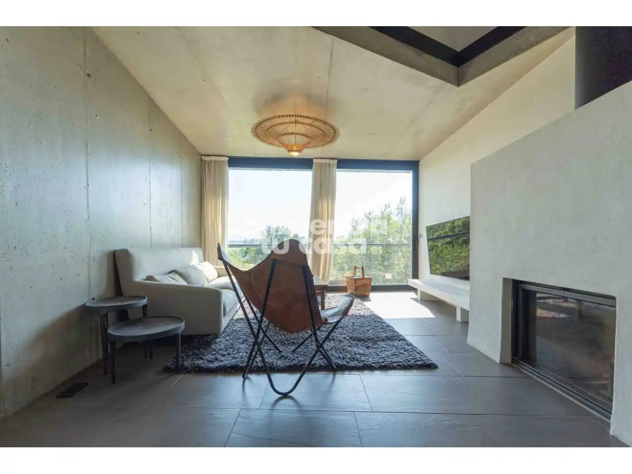 Sala d'estar de Casa o xalet en venda en Donostia - San Sebastián  amb Jardí privat, Terrassa i Piscina