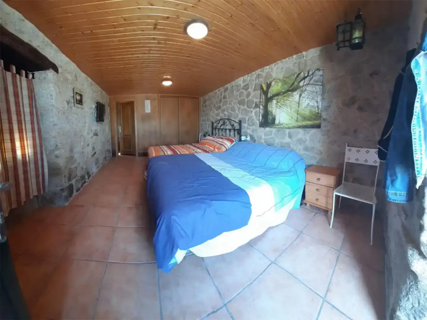 Dormitori de Finca rústica en venda en Manzaneda amb Parquet, Traster i Moblat
