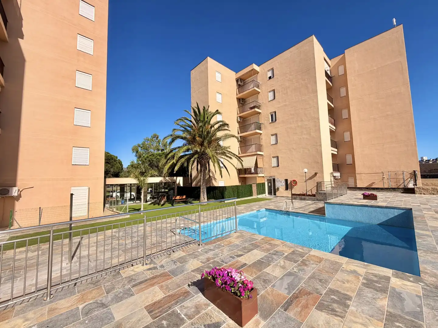 Piscina de Pis en venda en Roses amb Calefacció, Jardí privat i Piscina