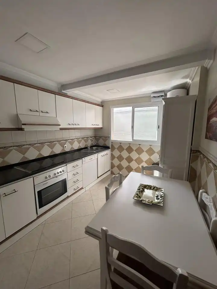 Cocina de Piso de alquiler en Málaga con Aire acondicionado, Calefacción y Terraza