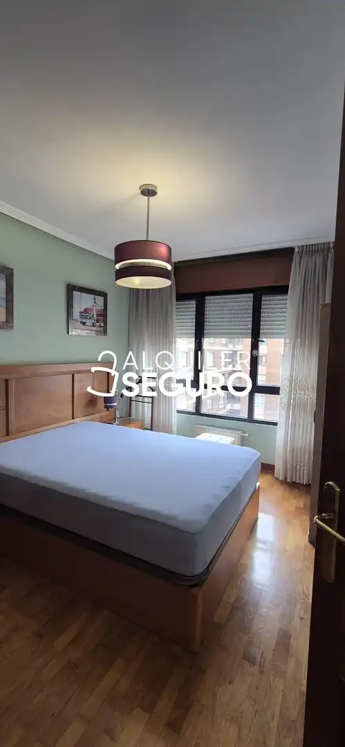 Schlafzimmer von Loft zur Miete in Oviedo  mit Heizung, Terrasse und Möbliert