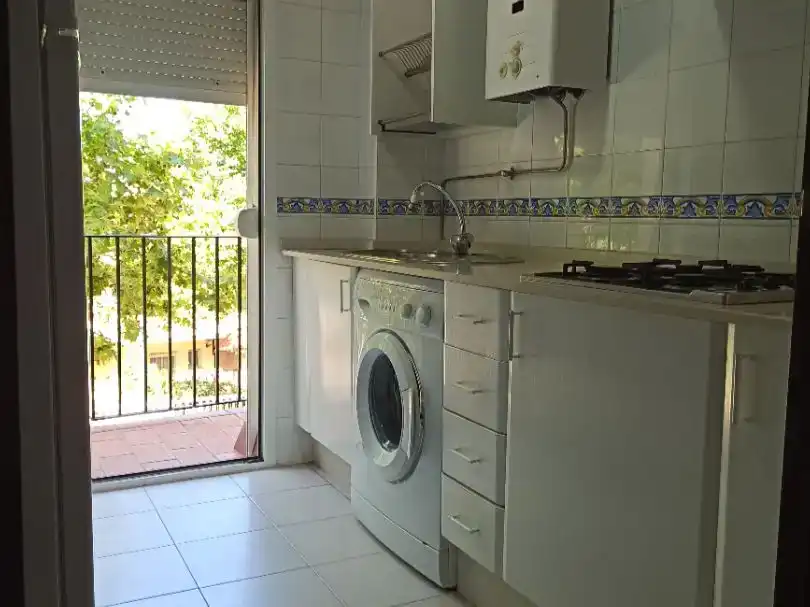 Cuina de Pis de lloguer en Chipiona amb Piscina i Moblat