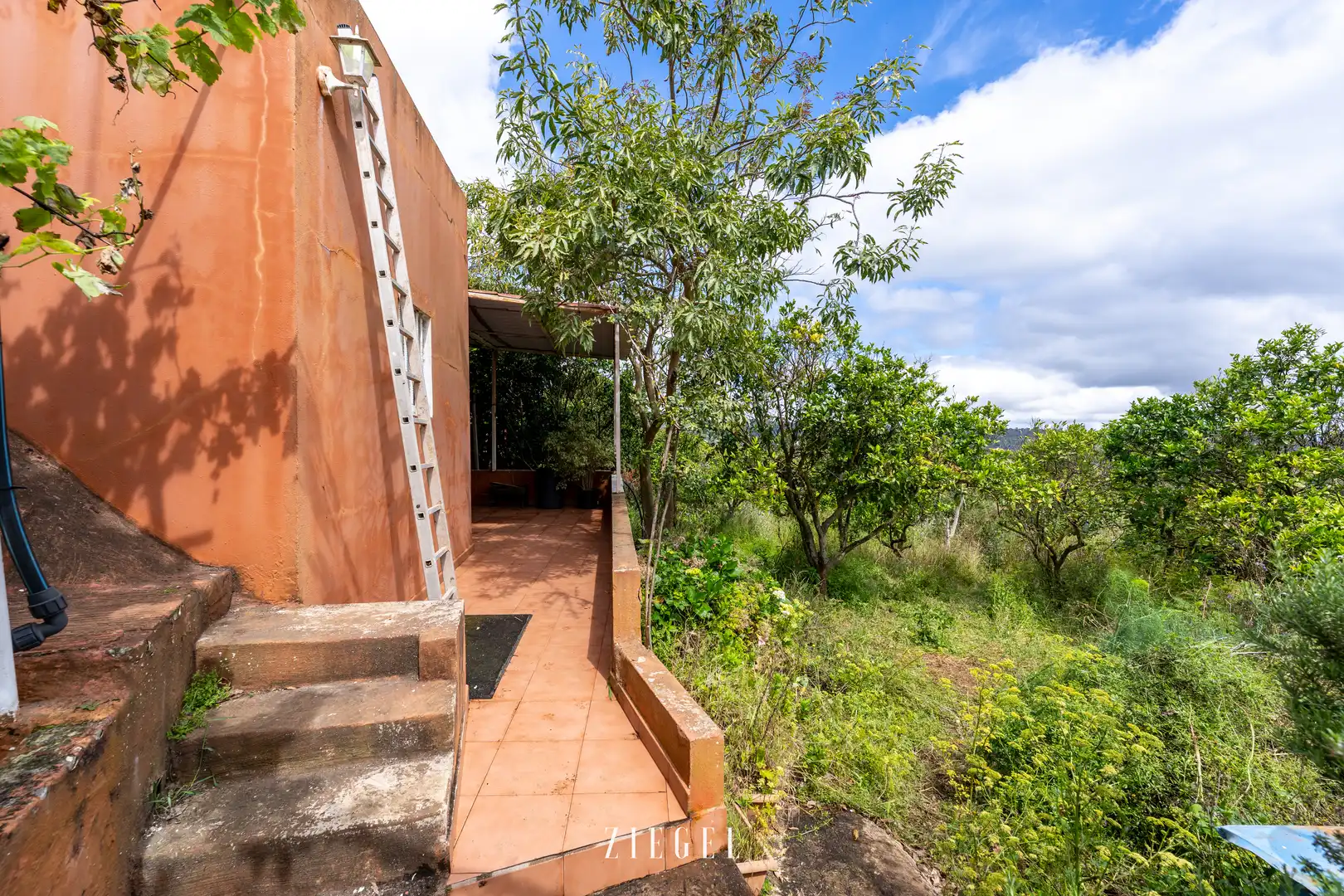 Vista exterior de Casa o xalet en venda en Santa Brígida amb Jardí privat, Terrassa i Balcó