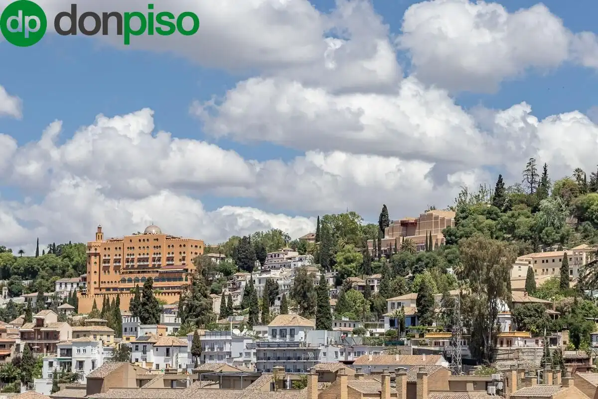 Vista exterior de Casa o xalet en venda en Granada amb Aire condicionat, Calefacció i Terrassa