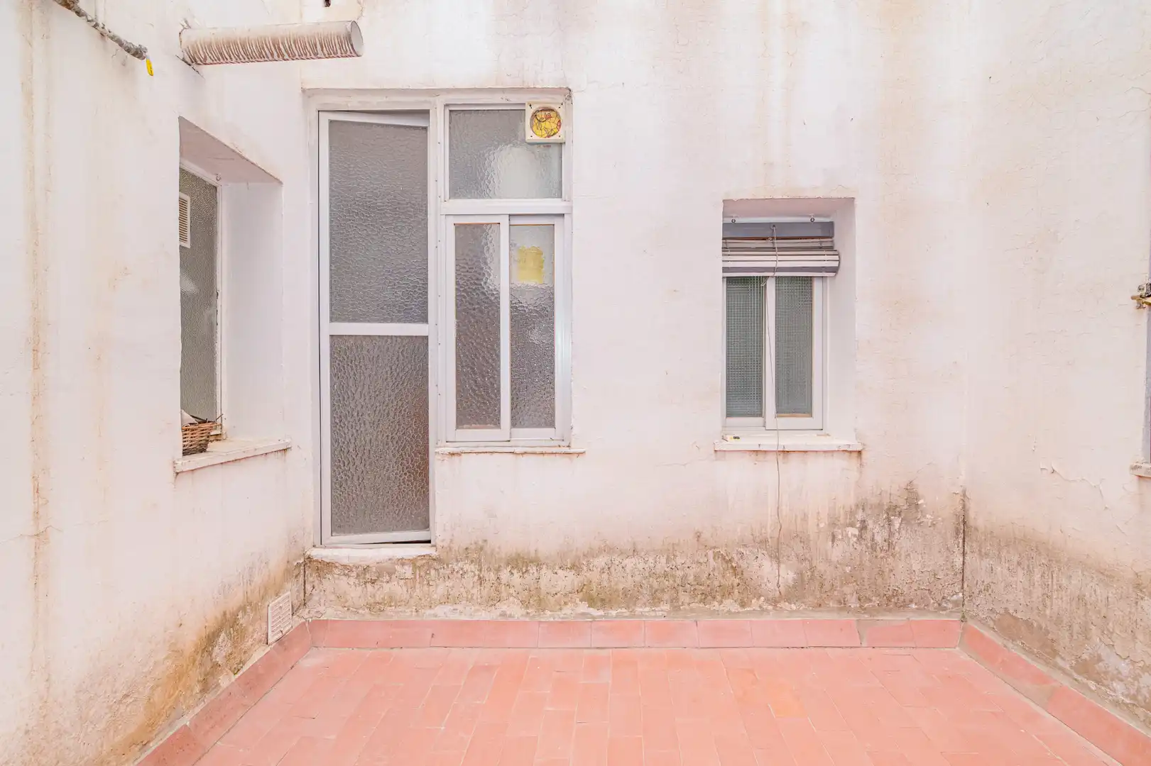 Außenansicht von Wohnung zum Verkauf in Granada mit Balkon