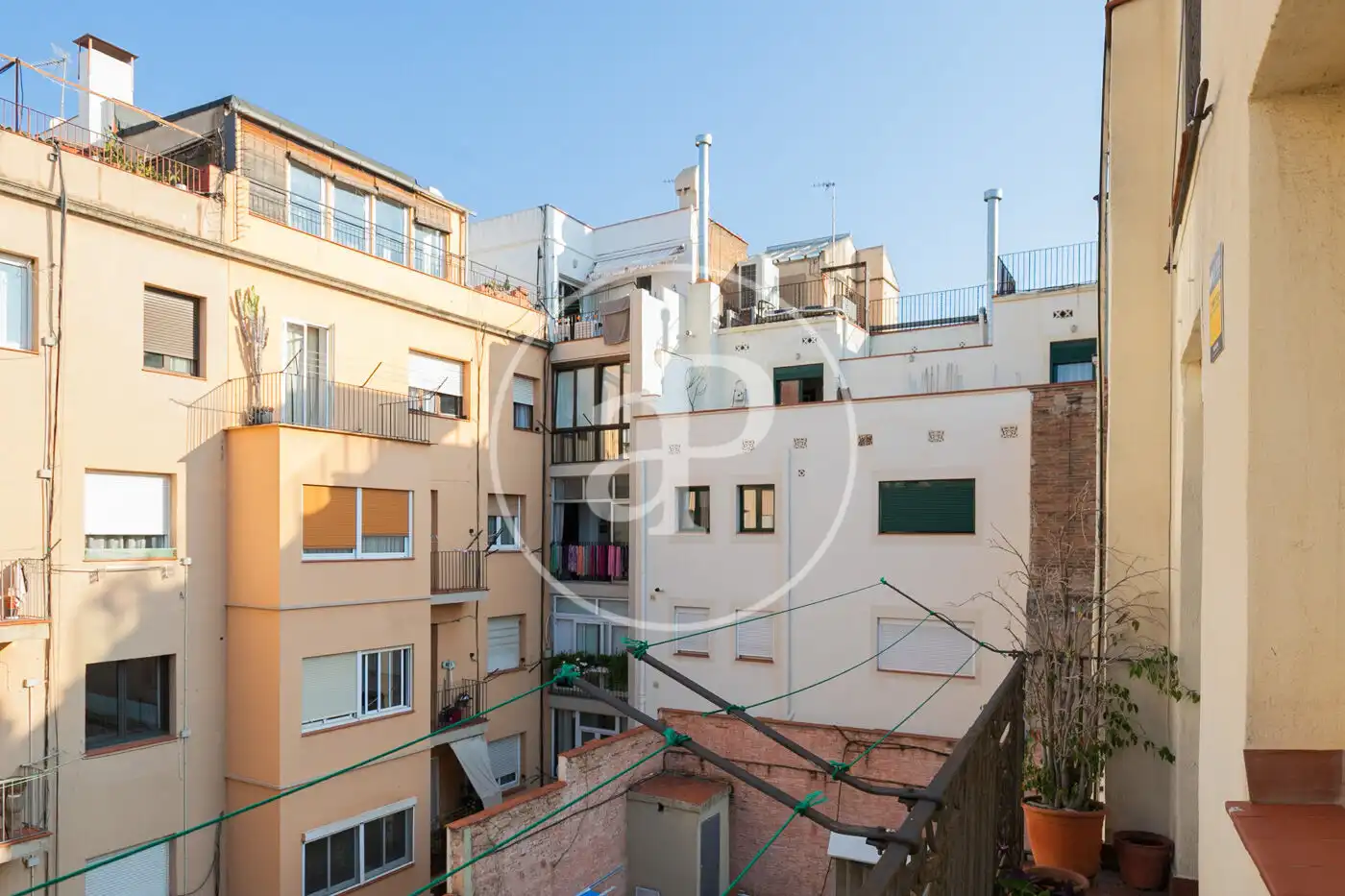 Außenansicht von Wohnung zum Verkauf in Barcelona mit Heizung und Balkon