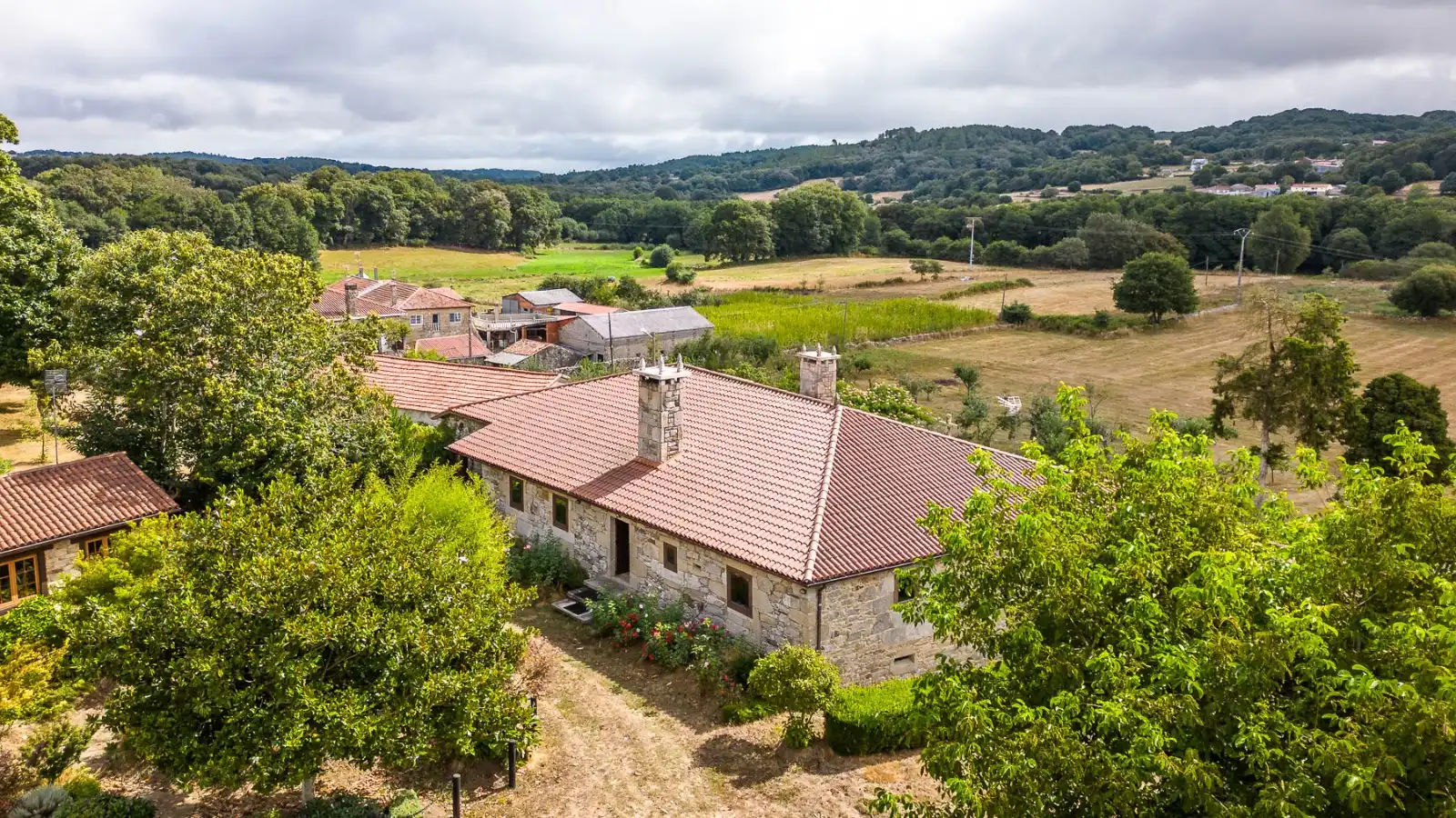Vista exterior de Finca rústica en venda en Chantada amb Aire condicionat, Calefacció i Jardí privat