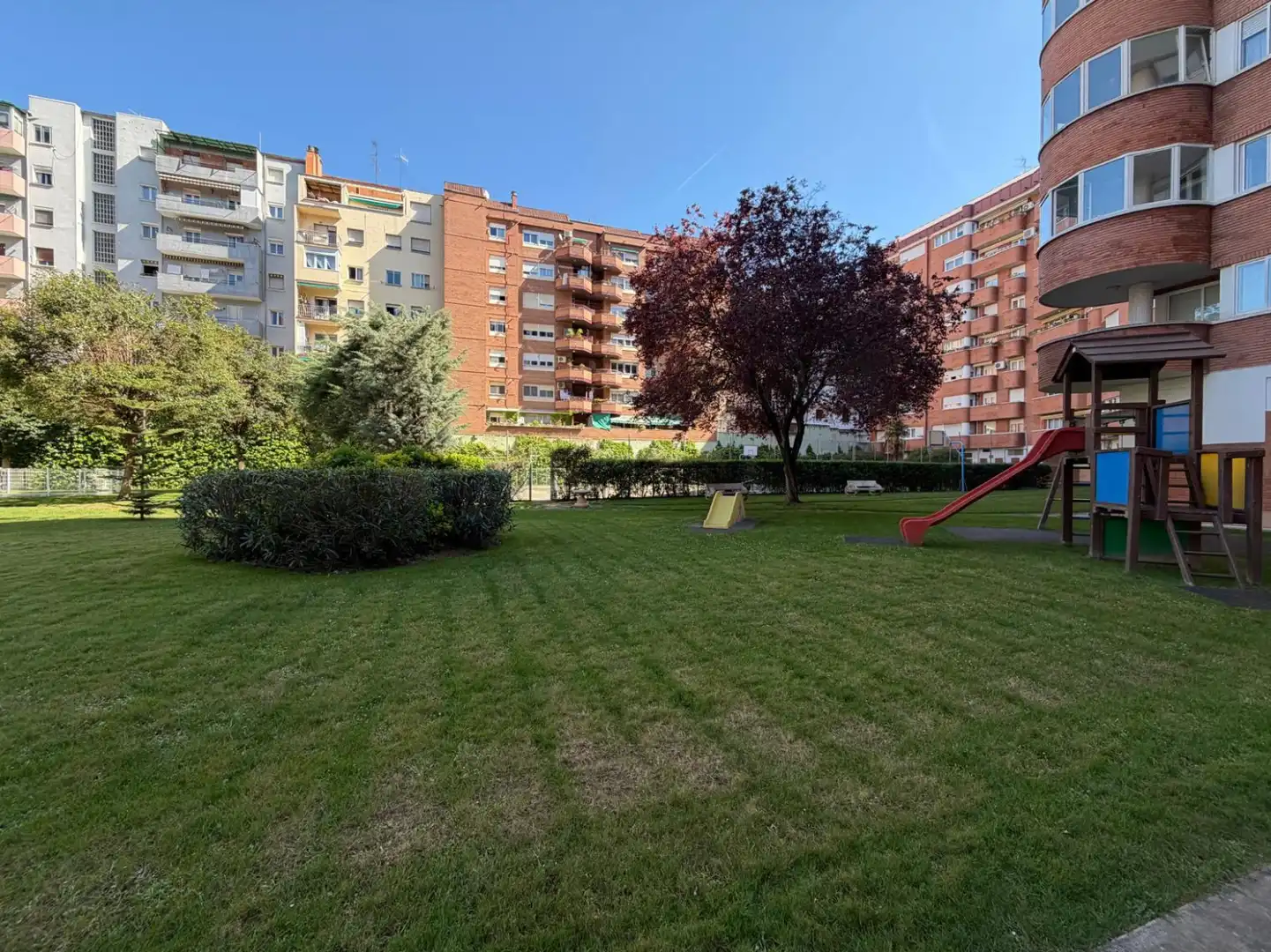Aparcament de Pis de lloguer en  Logroño amb Calefacció, Jardí privat i Traster