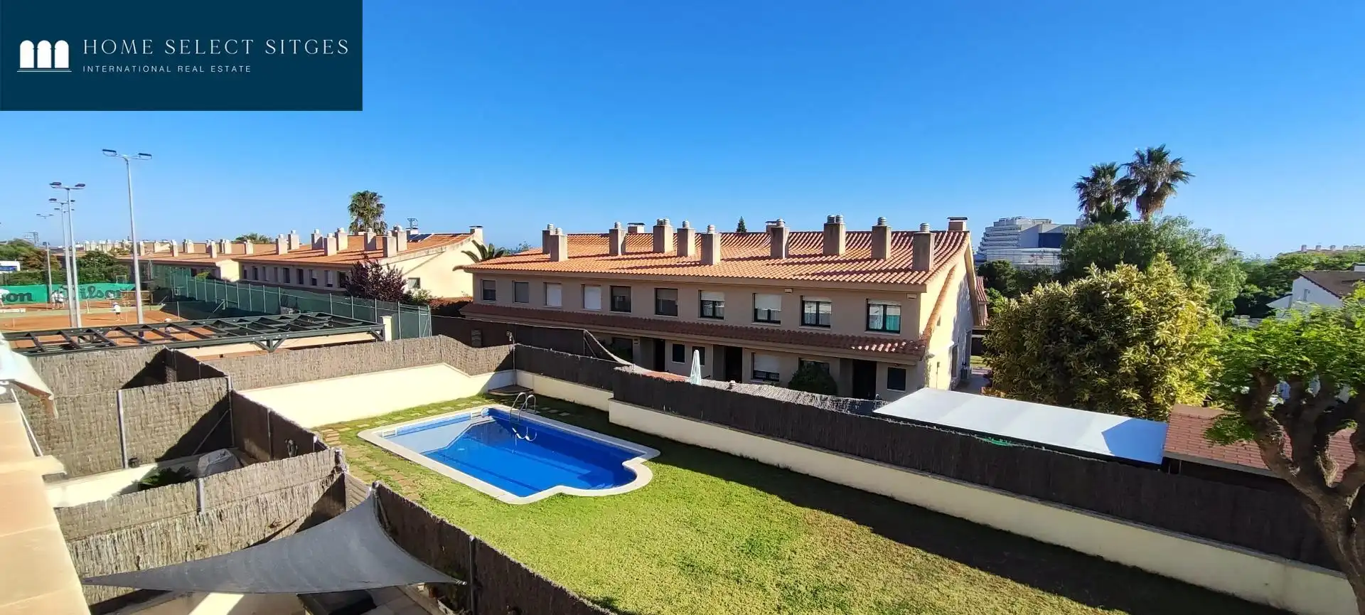 Vista exterior de Casa adosada en venda en Sitges amb Aire condicionat, Calefacció i Parquet