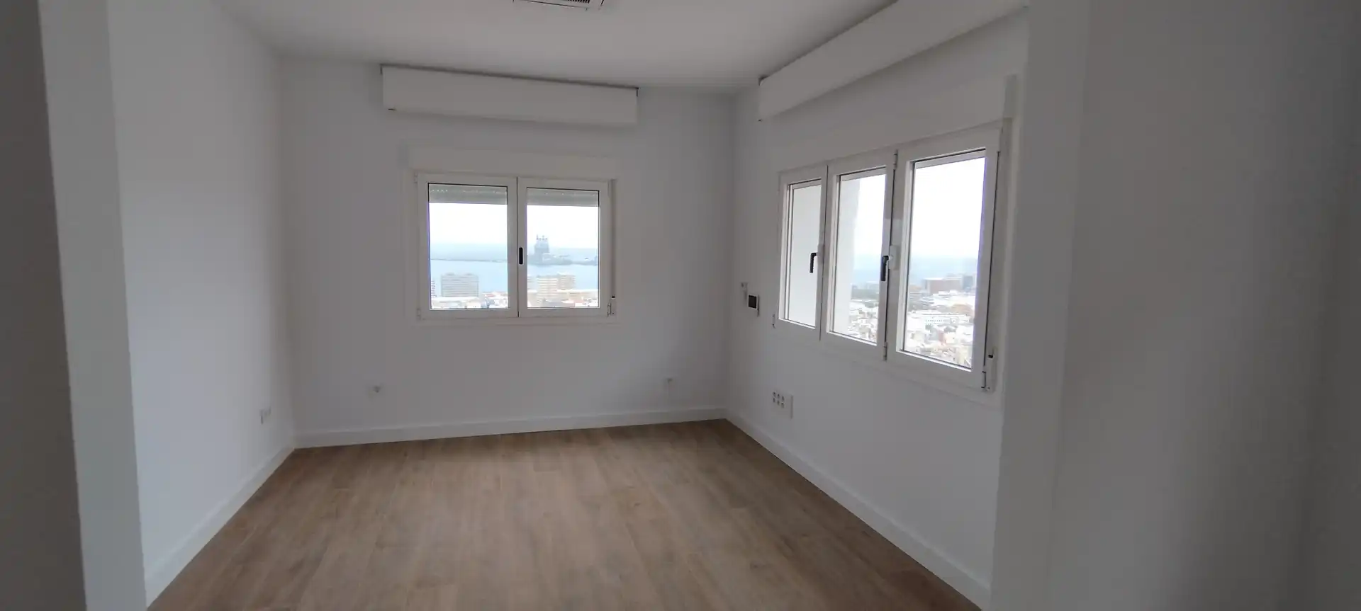 Schlafzimmer von Büro zur Miete in Las Palmas de Gran Canaria mit Klimaanlage, Terrasse und Balkon