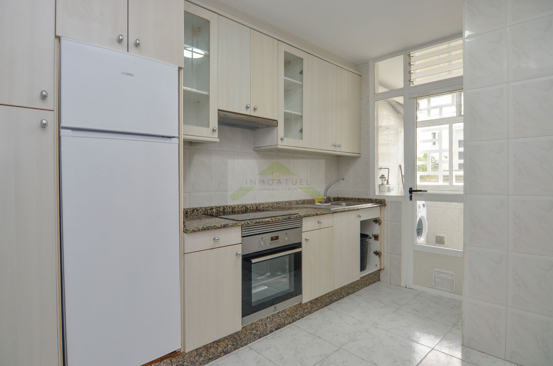 Cocina de Piso de alquiler en A Coruña Capital  con Amueblado, Horno y Lavadora