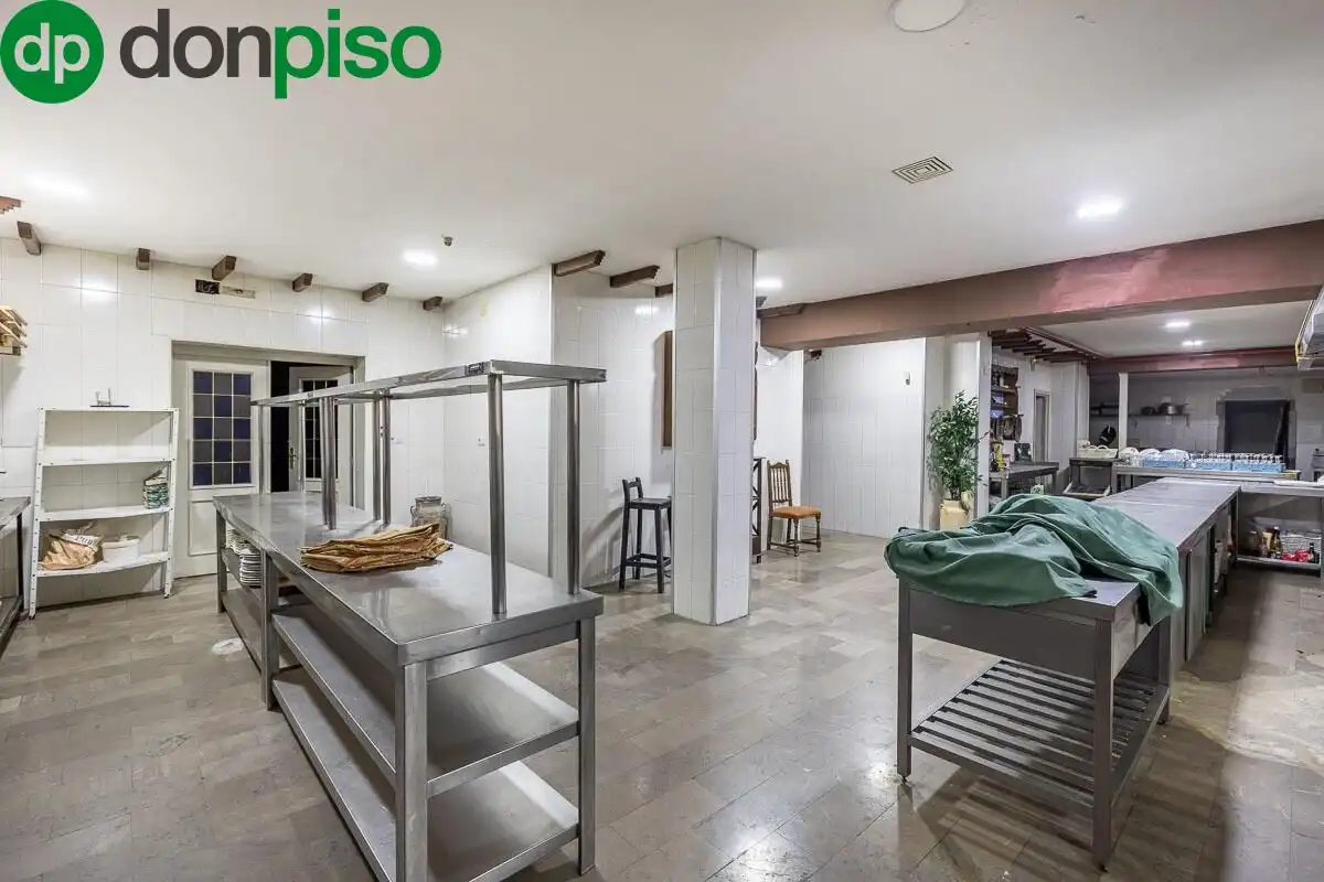 Local en venta en Pinos Genil con Terraza