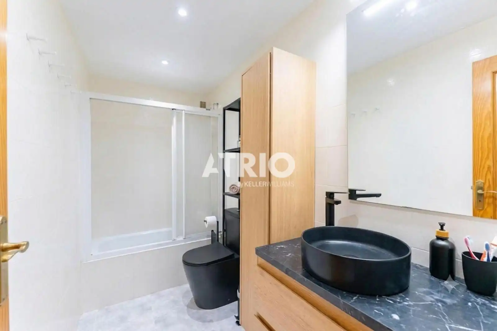 Baño de Piso en venta en  Palma de Mallorca con Aire acondicionado, Terraza y Trastero