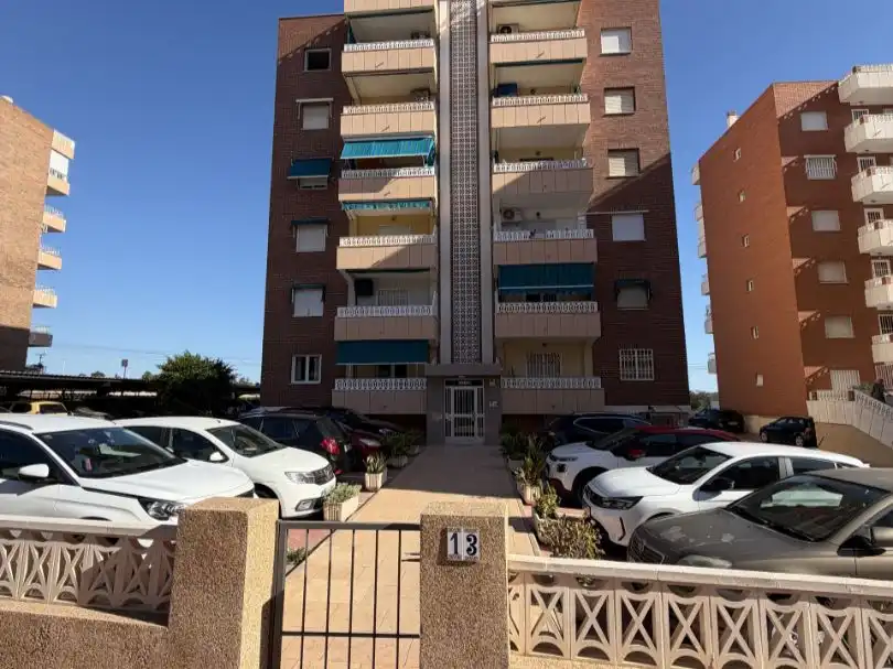 Vista exterior de Piso en venta en Torrevieja con Aire acondicionado y Terraza