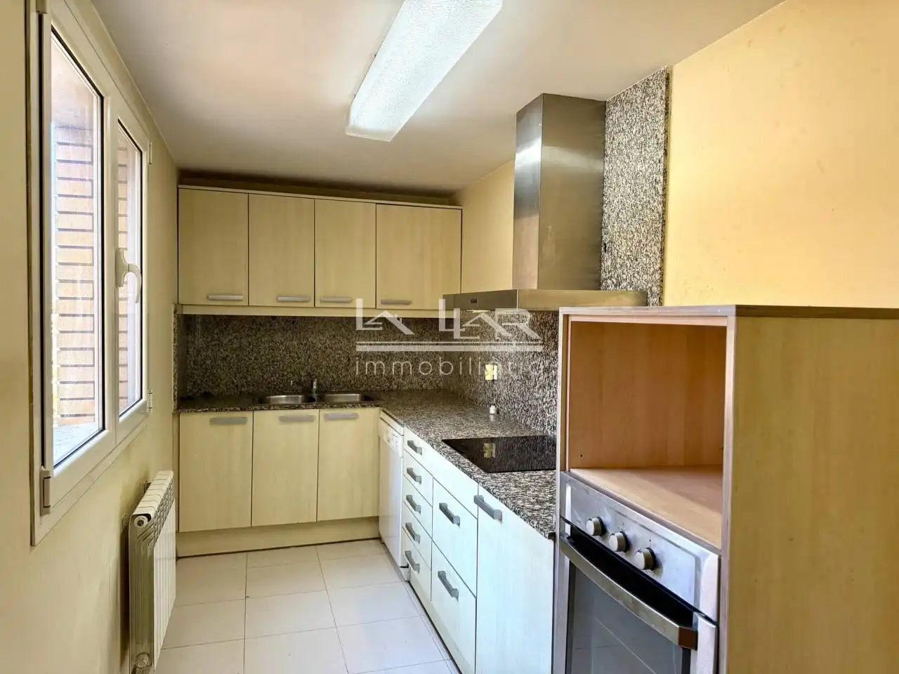 Cocina de Piso en venta en Vic con Calefacción, Parquet y Terraza